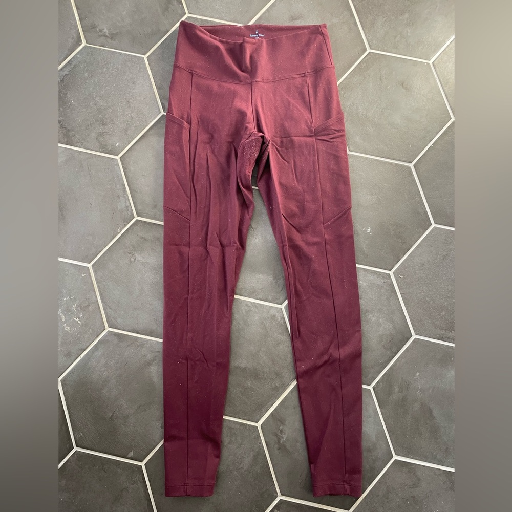 Tommy John go anywhere pocket legging maroon small